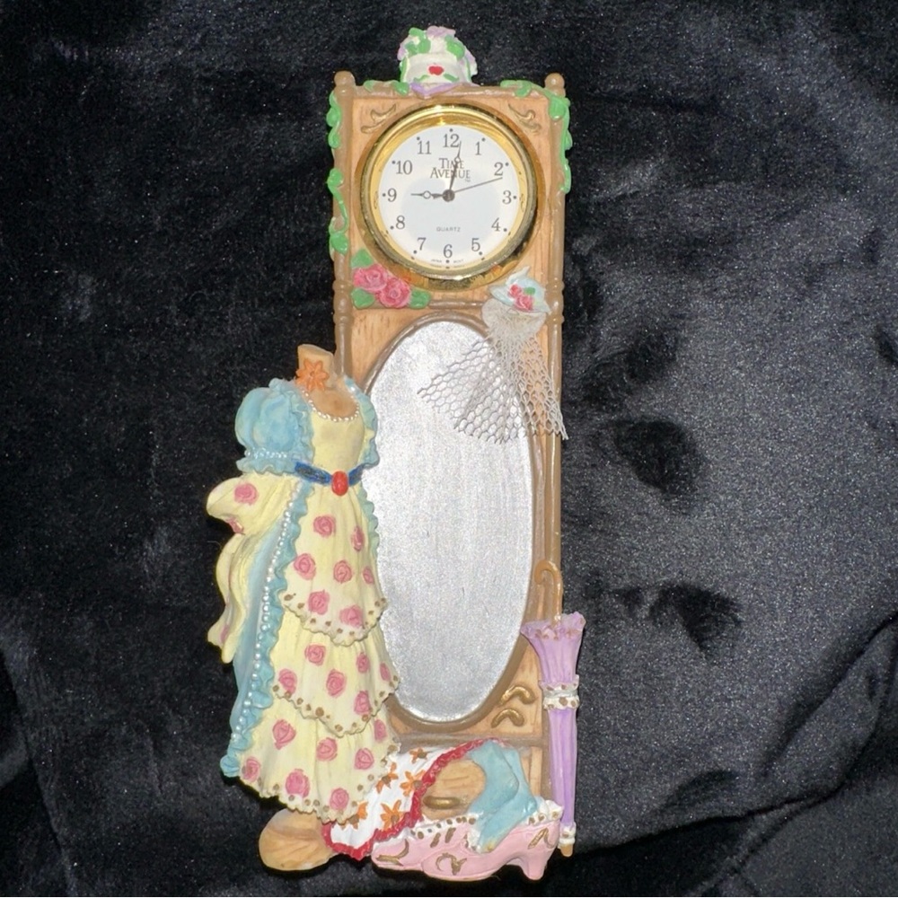 6 inch diamond adventure fashionista clock Needs A New Battery